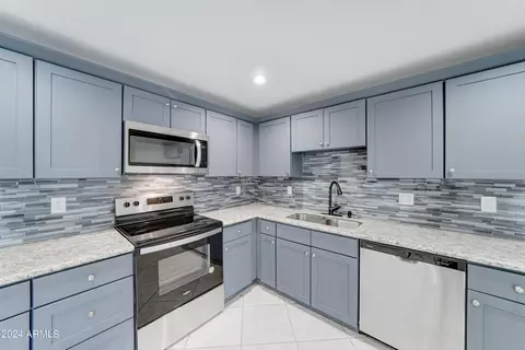 Kitchen - 3832 E Willow Ave, Phoenix, AZ 85032 photo 3 of 3
