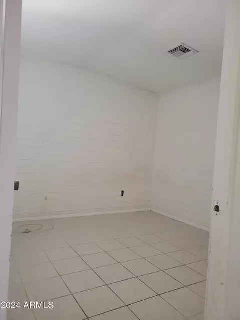 410 S Robert Rd, Tempe, AZ 85281 photo 5