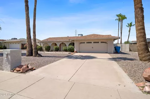 2836 E Cannon Dr, Phoenix, AZ 85028 photo 2