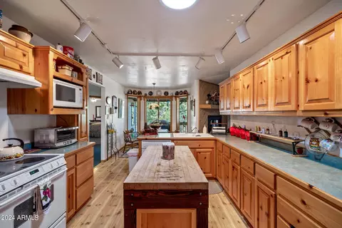 2765 Panther Cir, Overgaard, AZ 85933 photo 9