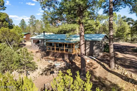 2906 E Red Cinder Rd, Overgaard, AZ 85933