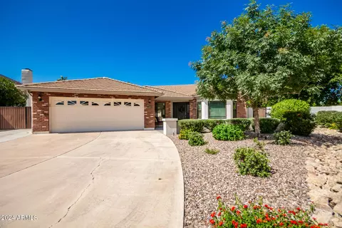 518 E Meadows Ln, Gilbert, AZ 85234 photo 4