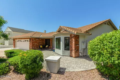 518 E Meadows Ln, Gilbert, AZ 85234 photo 2
