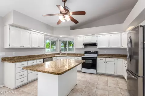 518 E Meadows Ln, Gilbert, AZ 85234 photo 17