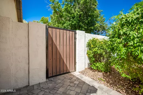 518 E Meadows Ln, Gilbert, AZ 85234 photo 7