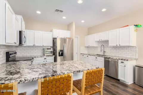 966 S Wallrade Ln, Gilbert, AZ 85296