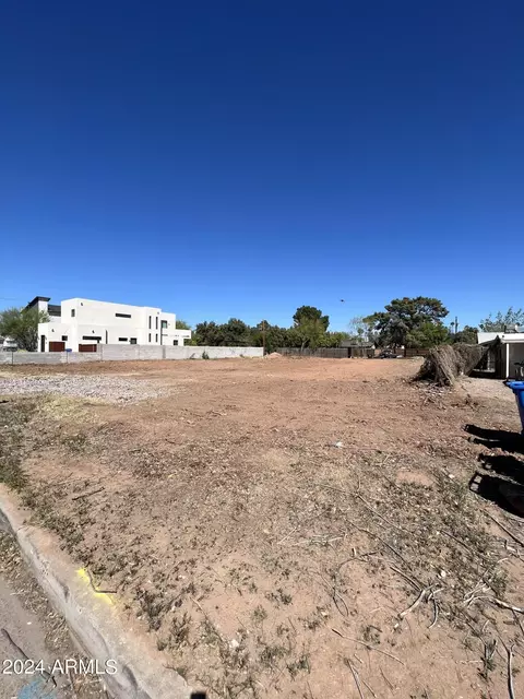 2327 N 29th St #0, Phoenix, AZ 85008