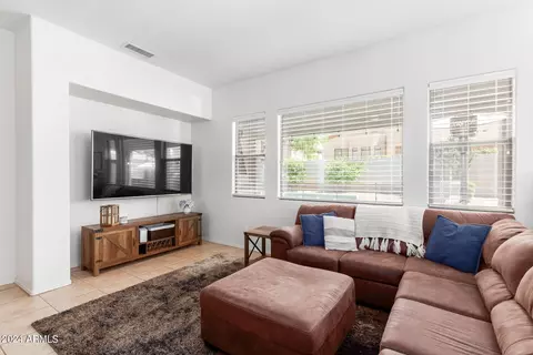 4826 E Kirkland Rd, Phoenix, AZ 85054 photo 5