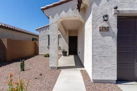 2762 E Fossil Ridge Rd, Phoenix, AZ 85050 photo 2