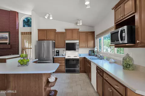 257 E Sarah Ln, Tempe, AZ 85284 photo 6