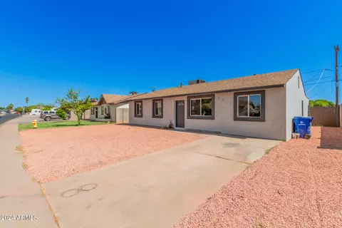 6611 W Peck Dr, Glendale, AZ 85301