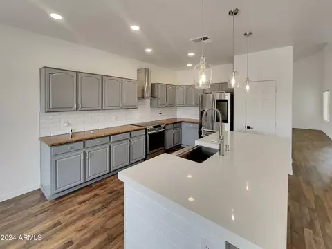 2534 W Carson Rd, Phoenix, AZ 85041 photo 2