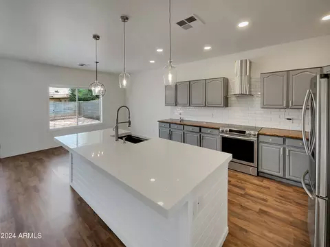 2534 W Carson Rd, Phoenix, AZ 85041 photo 9