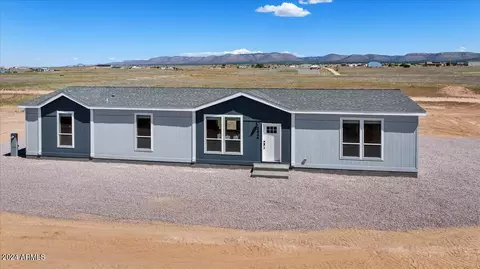 2424 W Hard Cider Trl, Paulden, AZ 86334