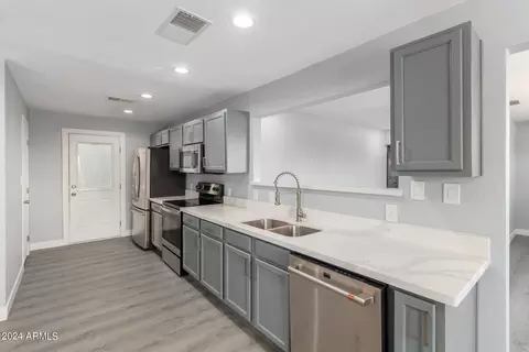3041 N 37th Dr, Phoenix, AZ 85019 photo 15