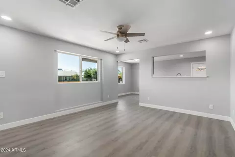 3041 N 37th Dr, Phoenix, AZ 85019 photo 7
