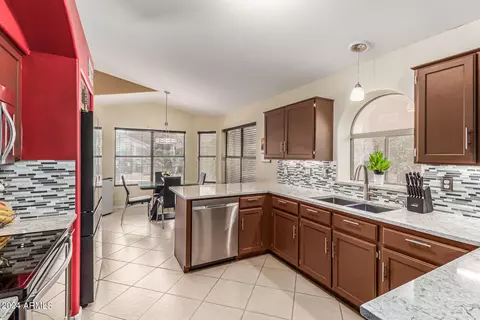 2323 E Willow Wick Rd, Gilbert, AZ 85296 photo 3