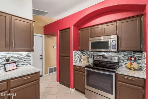 2323 E Willow Wick Rd, Gilbert, AZ 85296 photo 4