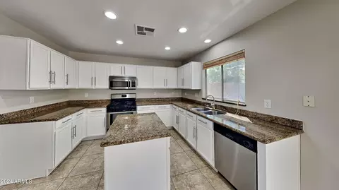 2911 E Glenhaven Dr, Phoenix, AZ 85048 photo 4