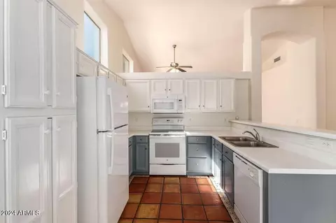 1921 E Fellars Dr, Phoenix, AZ 85022 photo 9
