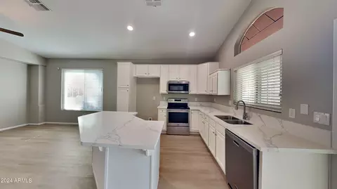 16814 S 2nd Pl, Phoenix, AZ 85048 photo 2
