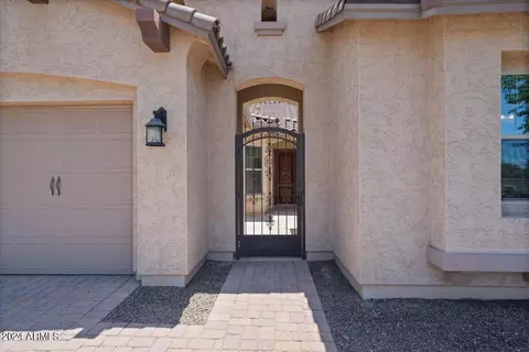 851 E Hampton Ln, Gilbert, AZ 85295 photo 3