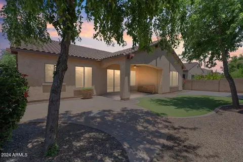 851 E Hampton Ln, Gilbert, AZ 85295 photo 2