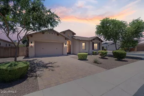 851 E Hampton Ln, Gilbert, AZ 85295