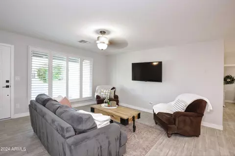 940 E Manhatton Dr, Tempe, AZ 85282 photo 8