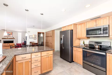 Kitchen - 6520 S Juniper St, Tempe, AZ 85283 photo 6 of 7