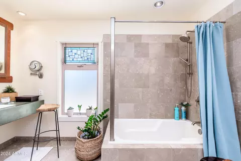Bath - 6520 S Juniper St, Tempe, AZ 85283 photo 2 of 5