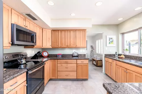 Kitchen - 6520 S Juniper St, Tempe, AZ 85283 photo 4 of 7