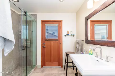 Bath - 6520 S Juniper St, Tempe, AZ 85283 photo 4 of 5