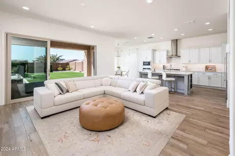 3417 E Daley Ln, Phoenix, AZ 85050