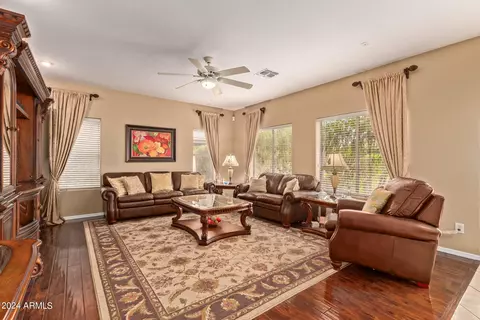 886 S Ash St, Gilbert, AZ 85233 photo 9