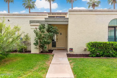 6 Echo Ln, Phoenix, AZ 85020 photo 4