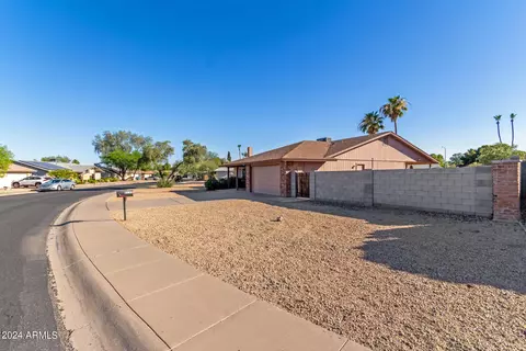 5155 E Tunder Dr, Phoenix, AZ 85044 photo 4