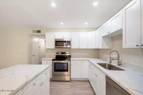 5525 E Thomas Rd #A6, Phoenix, AZ 85018 photo 6