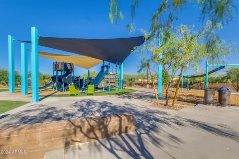 View/Area - 3008 E Sands Dr, Phoenix, AZ 85050 photo 2 of 22
