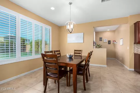 Dining - 3008 E Sands Dr, Phoenix, AZ 85050 photo 1 of 2