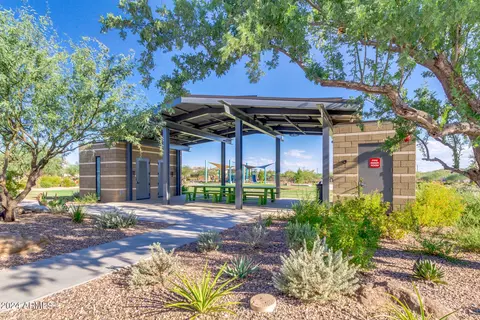 View/Area - 3008 E Sands Dr, Phoenix, AZ 85050 photo 4 of 22