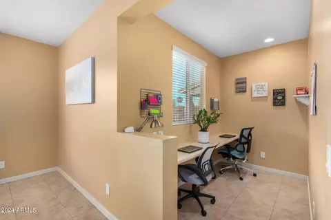 Entry Way - 3008 E Sands Dr, Phoenix, AZ 85050 photo 3 of 4