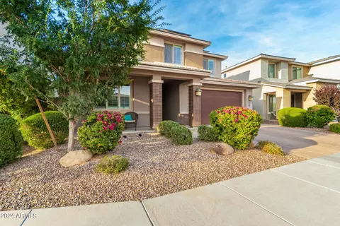 Exterior - 3008 E Sands Dr, Phoenix, AZ 85050 photo 7 of 35