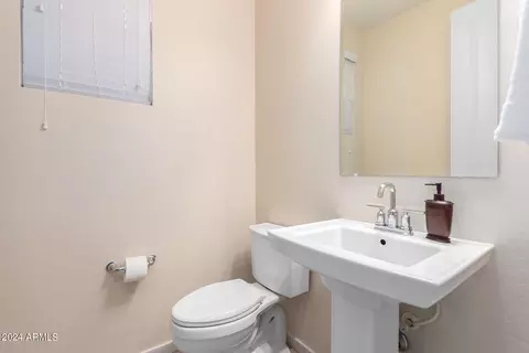 Bath - 3008 E Sands Dr, Phoenix, AZ 85050 photo 1 of 3