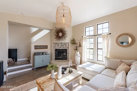 2431 W Dusty Wren Dr, Phoenix, AZ 85085