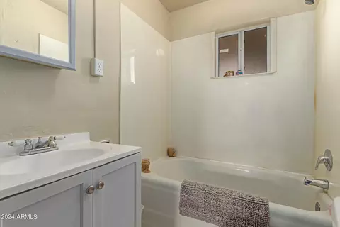 1134 W Apache St, Phoenix, AZ 85007 photo 14