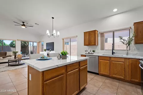 602 S Brett St, Gilbert, AZ 85296 photo 3