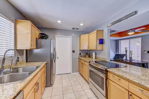 3917 E Corrine Dr, Phoenix, AZ 85032 photo 2