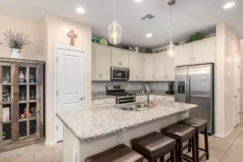 352 N 78th Pl, Mesa, AZ 85207