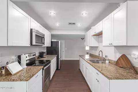 106 S 28th Dr, Phoenix, AZ 85009